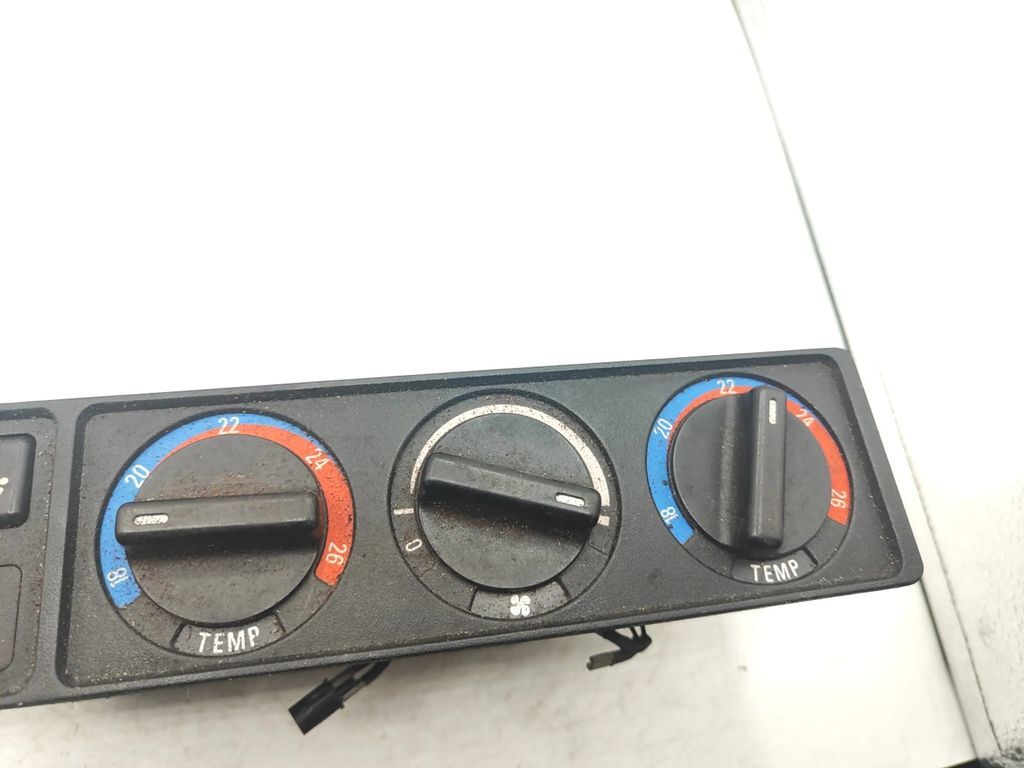 BMW 7 Series E32 1990 Climate control unit module switch 64111388029 
