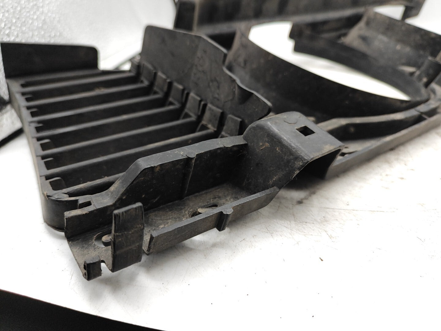 BMW 5 Series E34 Petrol 1988 Front Right Side Headlight Grill 843175