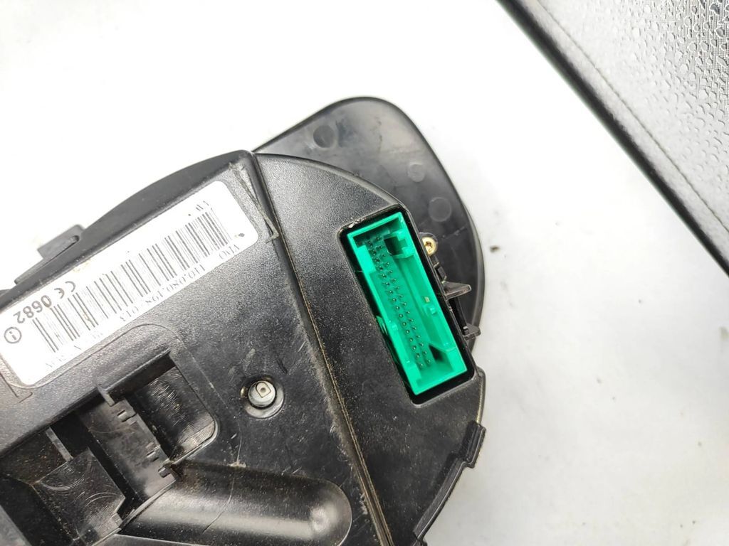 Volkswagen PASSAT B5.5 2001 LHD speedometer instrument cluster 3B0920929A 