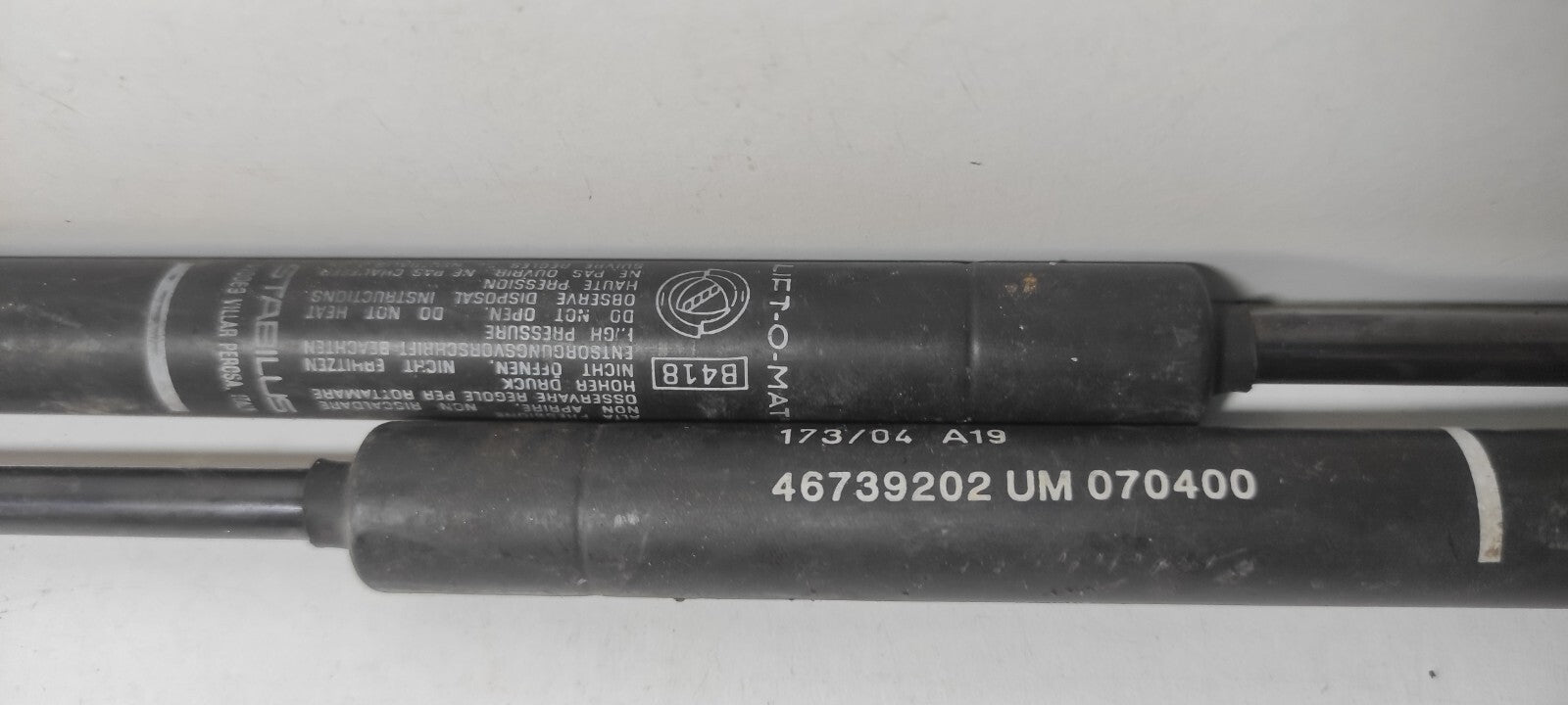 Alfa Romeo 147 1.9JTD 2002 LHD Front Bonnet Hood Gas Spring 46739202