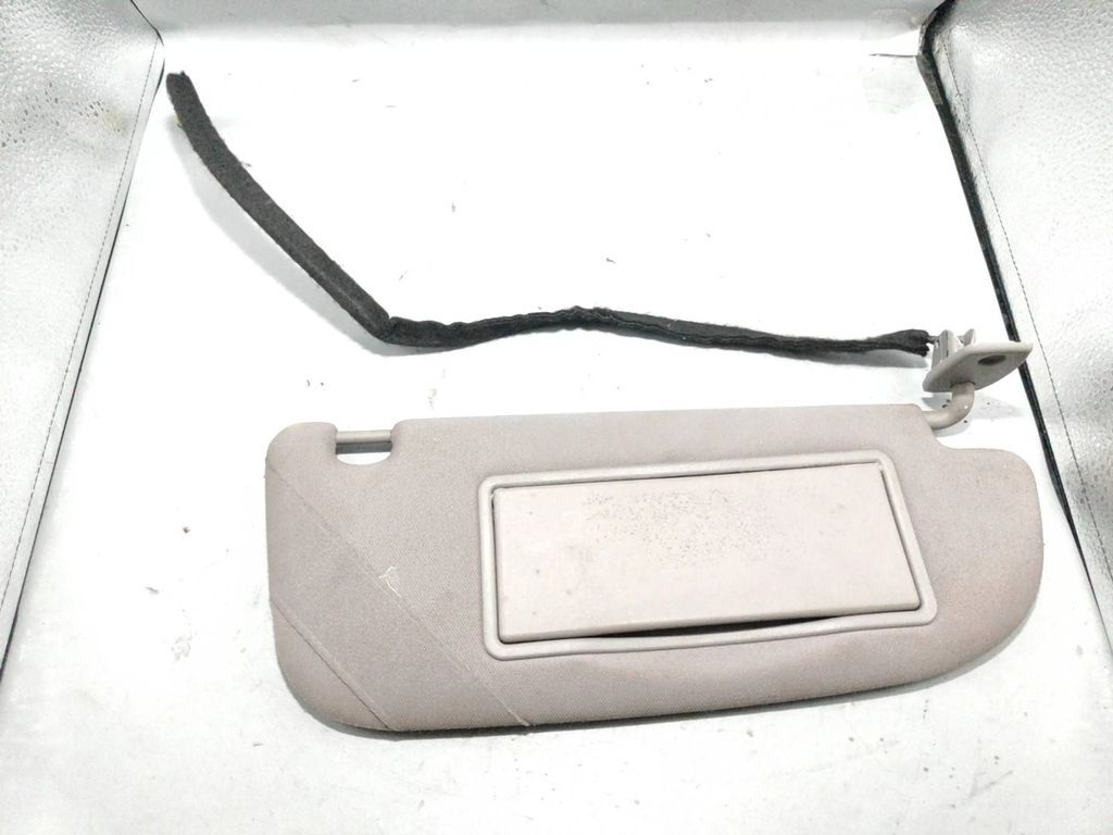 Peugeot 607 2.2i 116kW 2001 LHD Front Right sun visor cover