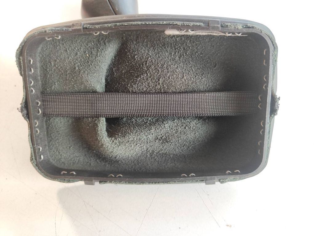 Mercedes-Benz C W204 2010 Gear lever shifter trim leather knob A2042677710