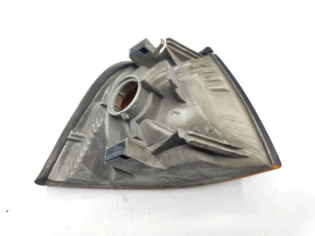 BMW 3 E36 1992 front left turn indicator light 05081101 