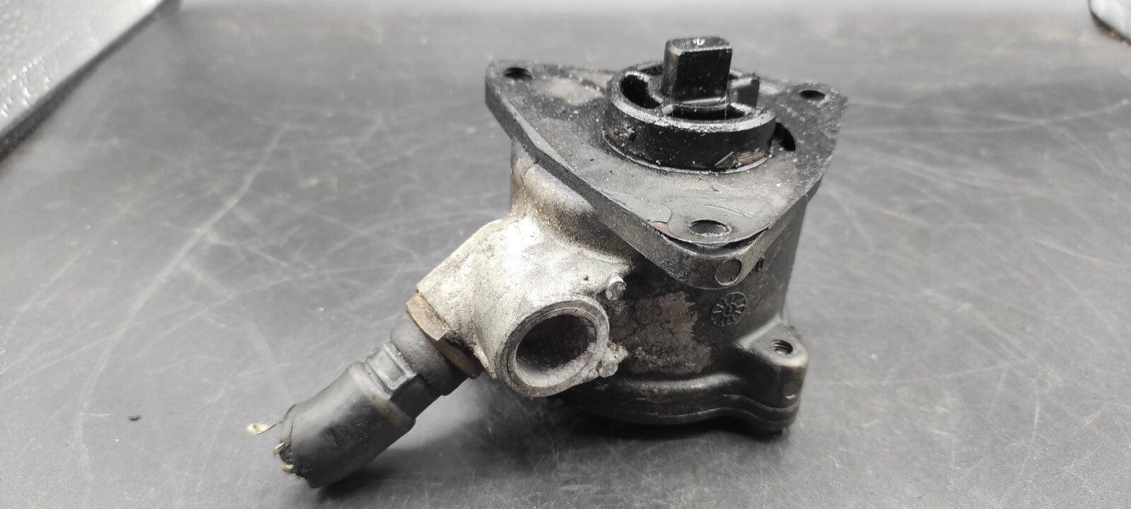 Alfa Romeo 147 1.9JTD 85kW 2003 Diesel Engine Vaccum Pump 46771105