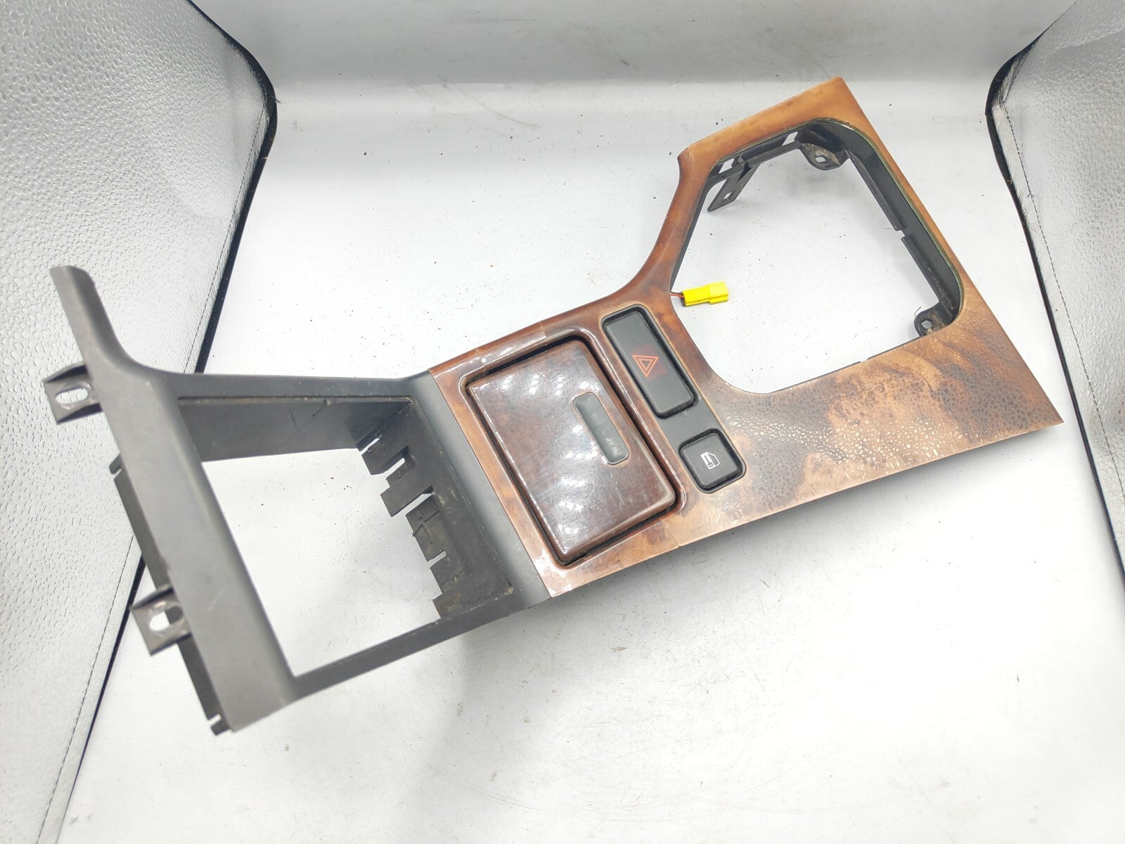 BMW 5 SERIES E39 Center Console Panel Wood Trim 8209847 304670100