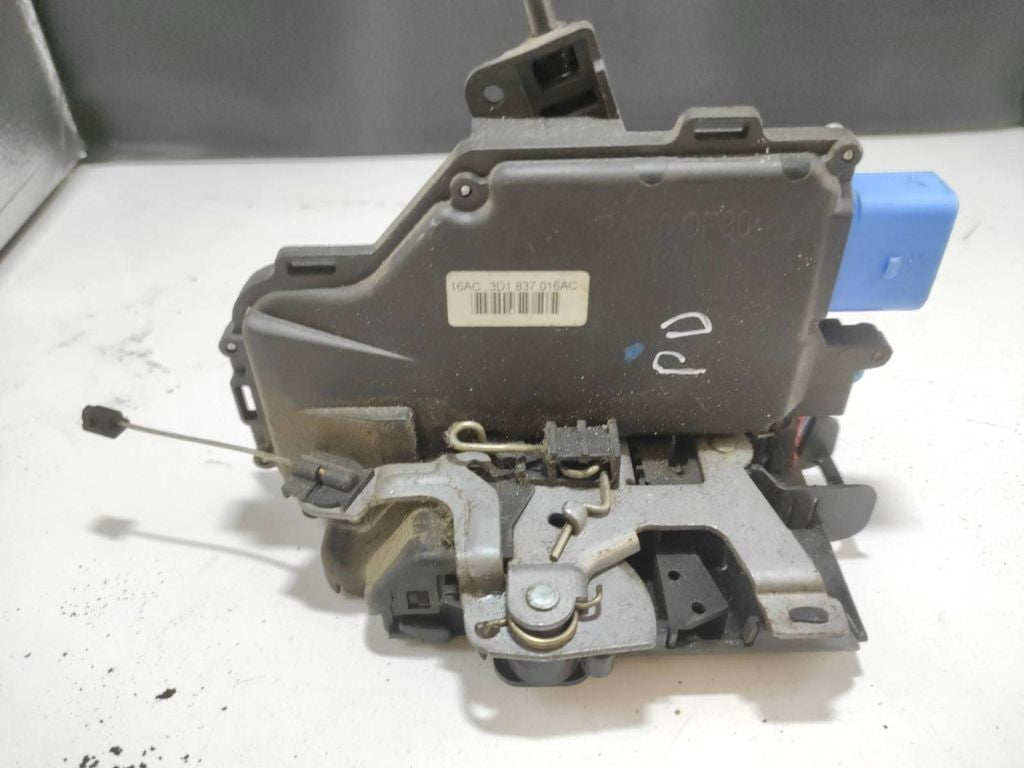 Volkswagen Golf V 2003 Right front door lock 3D1837016AC 