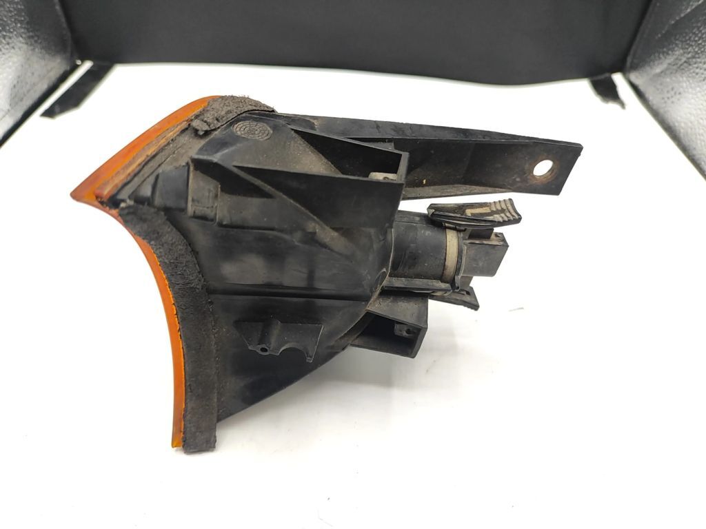 BMW 520 Series E34 1991 front right turn indicator light 1384034 