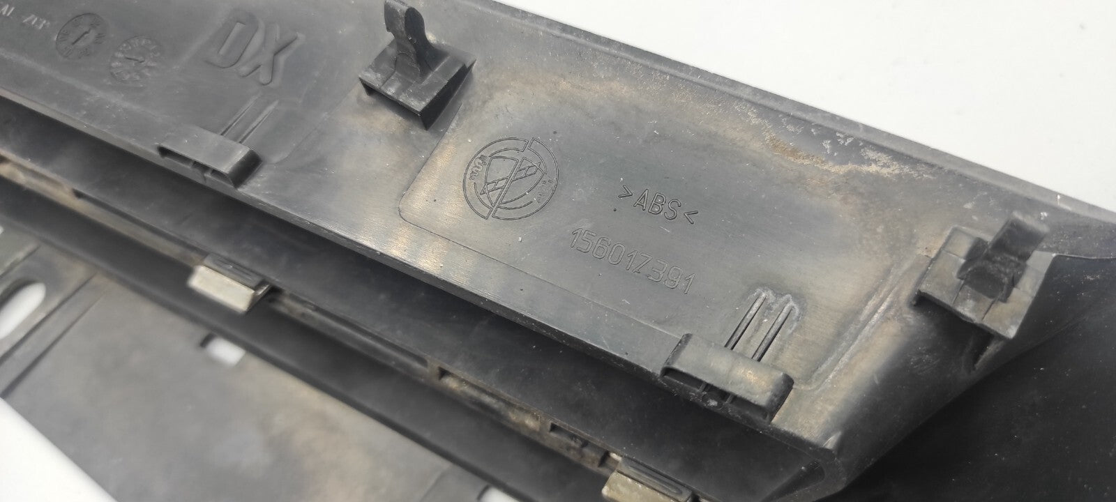 Alfa Romeo 156 SW 2.4JTD 110kW 2002 Front Right Upper Bumper Grill 156017391