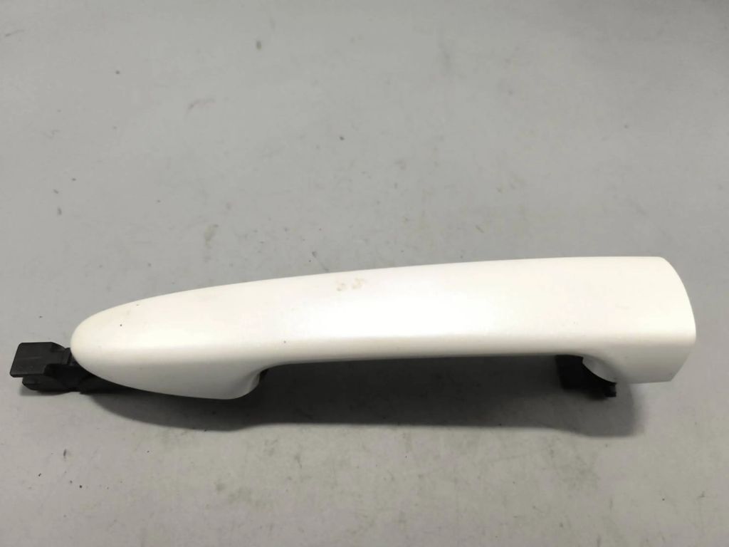 Mazda 3 III BM BN 2.0 121kW 2014 front left door exterior handle 
