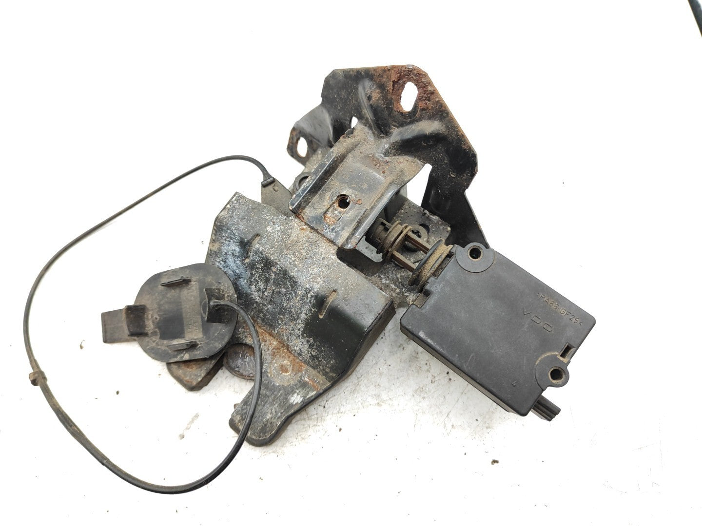 BMW 5 SERIES E39 530D 142kW Diesel 2001 Rear Tailgate Lock 8232520