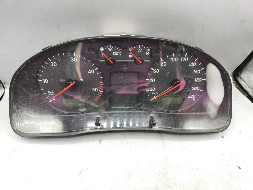 3B0919881N Volkswagen PASSAT B5 TDI 1998 speedometer instrument cluster