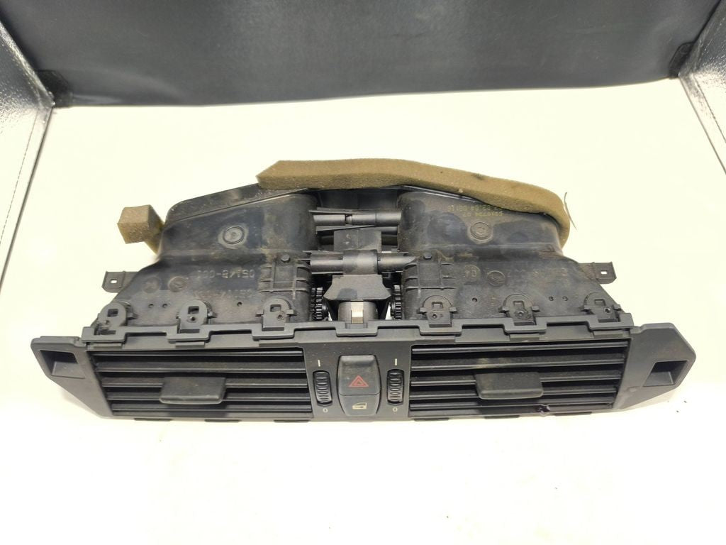 BMW 5 E60 E61 2008 dash center air vent grill 6910734 