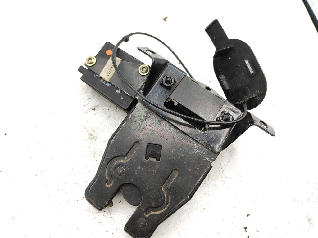 BMW 5 SERIES E39 530D 142kW 2000 Rear Tailgate Boot Lock 8232520