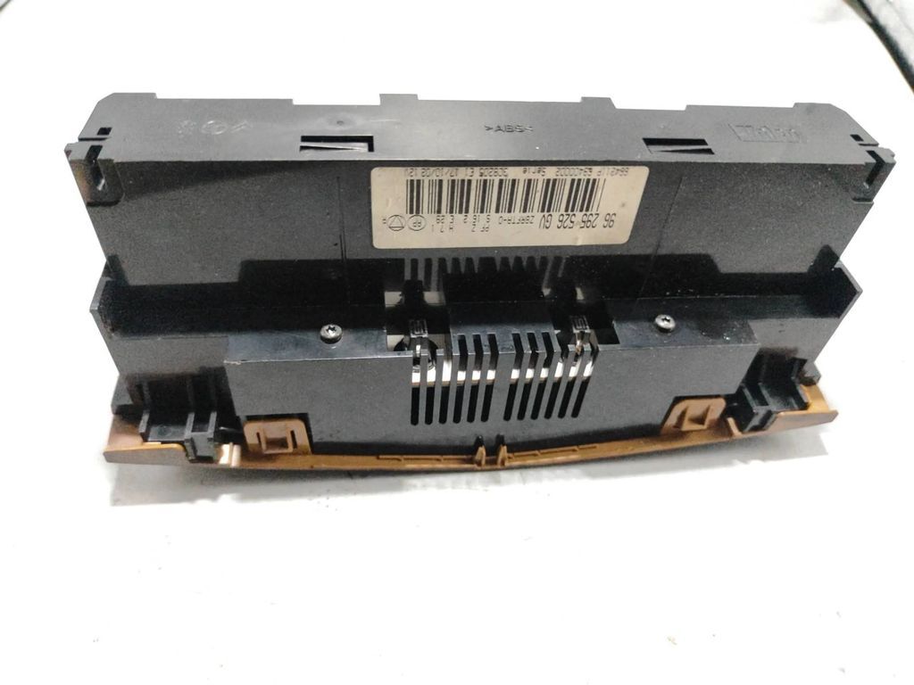 Peugeot 607 2.2i 116kW 2001 Climate control unit module 96295526GV 