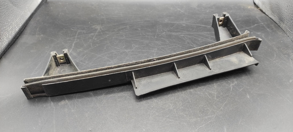 Alfa Romeo 147 2007 Left Side Window Stripe Molding Bracket 46553922