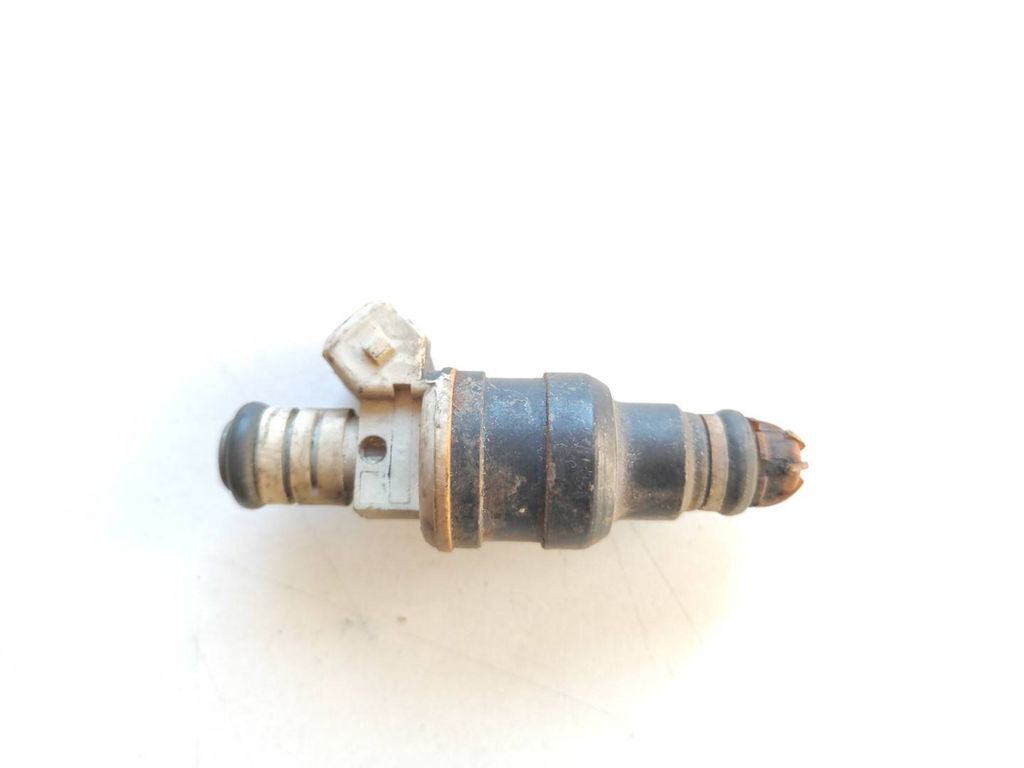 BMW 5 E34 1993 Petrol fuel injector 0280150716 