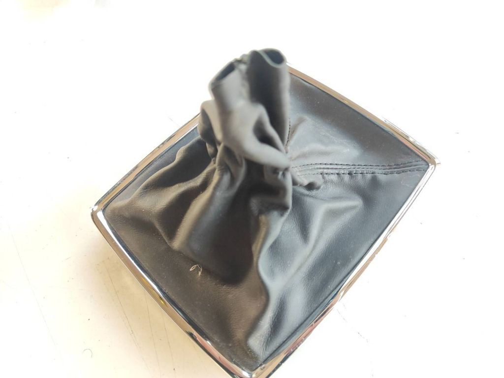 Mercedes-Benz C W204 2007 Gear lever shifter trim leather knob A2042673710