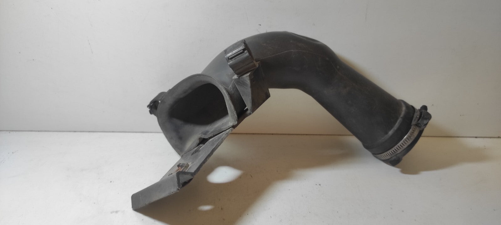 Alfa Romeo GT 1.9JTD 110kW 2004 Diesel Engine Air Intake Pipe Hose 46819096