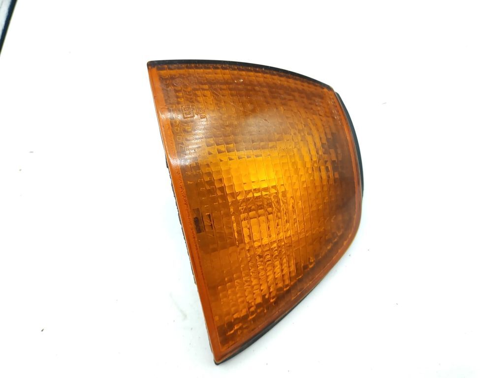 BMW 3 E36 1992 front left turn indicator light 05081101 