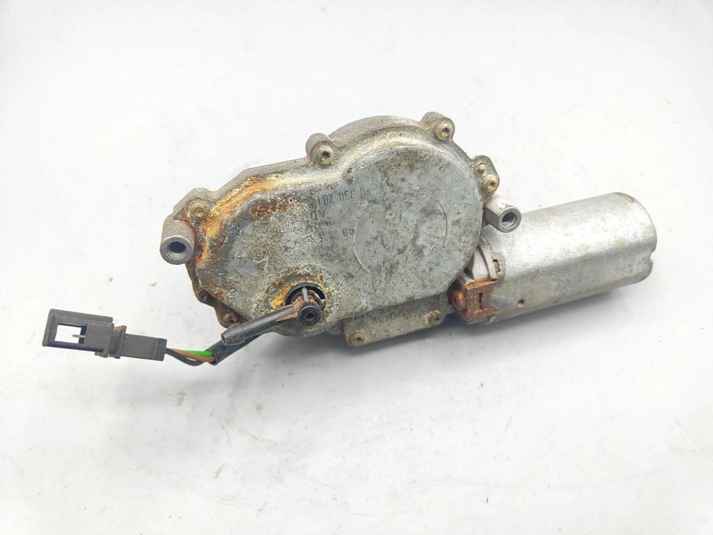 Volkswagen Golf III 1993 Rear windshield glass wiper motor 1H6955713A 