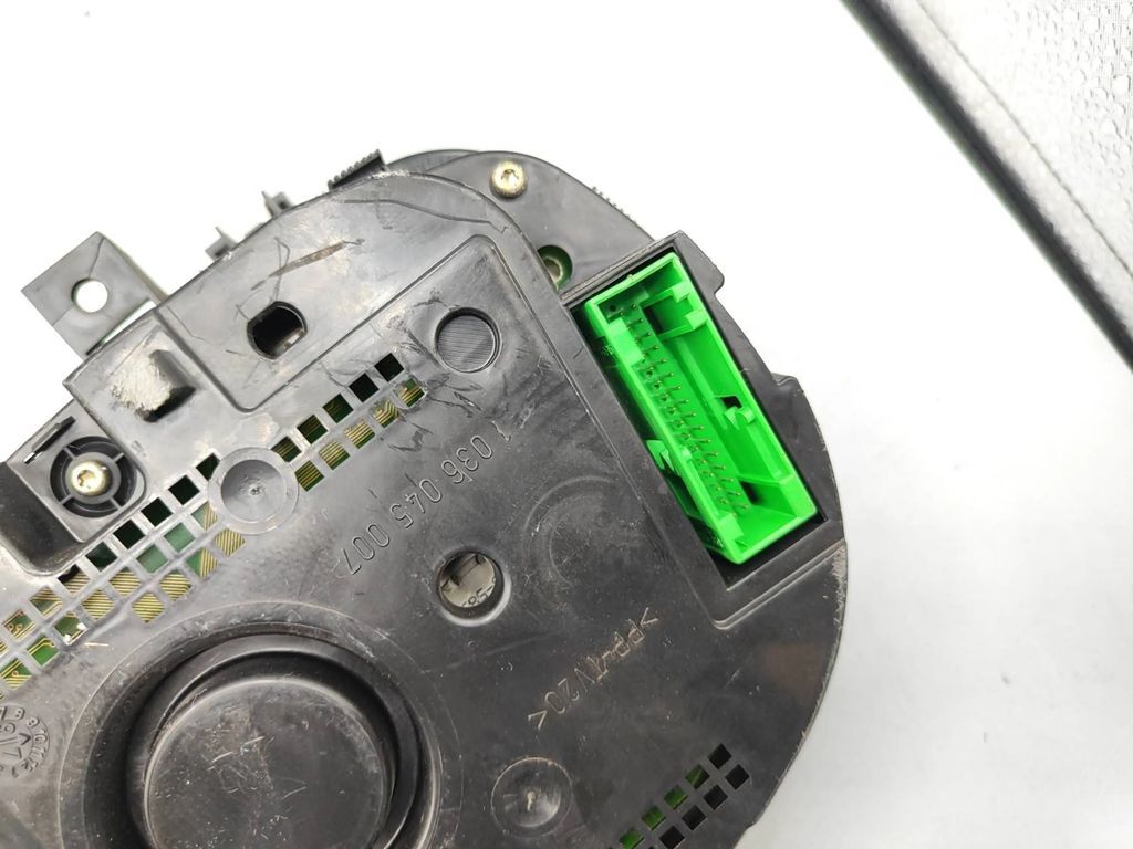 Volkswagen Golf IV 1998 LHD Petrol speedometer instrument cluster 1J0919860D 