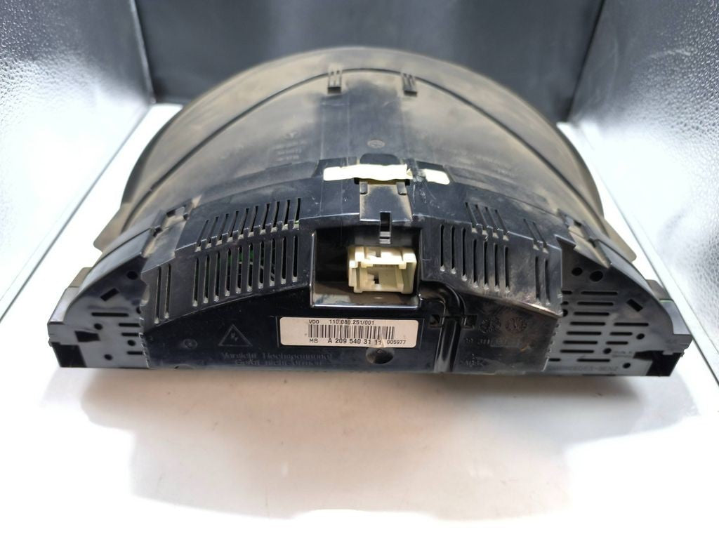 A2095403111 Mercedes-Benz CLK A209 C209 speedometer instrument cluster 
