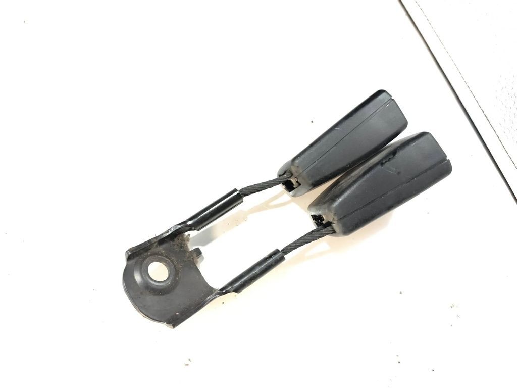 Mercedes-Benz E220 W211 2003 Rear seat belt center buckle A2118600269 