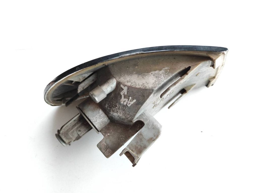 Audi A4 S4 B5 8D 1997 front left turn indicator light 183566B 