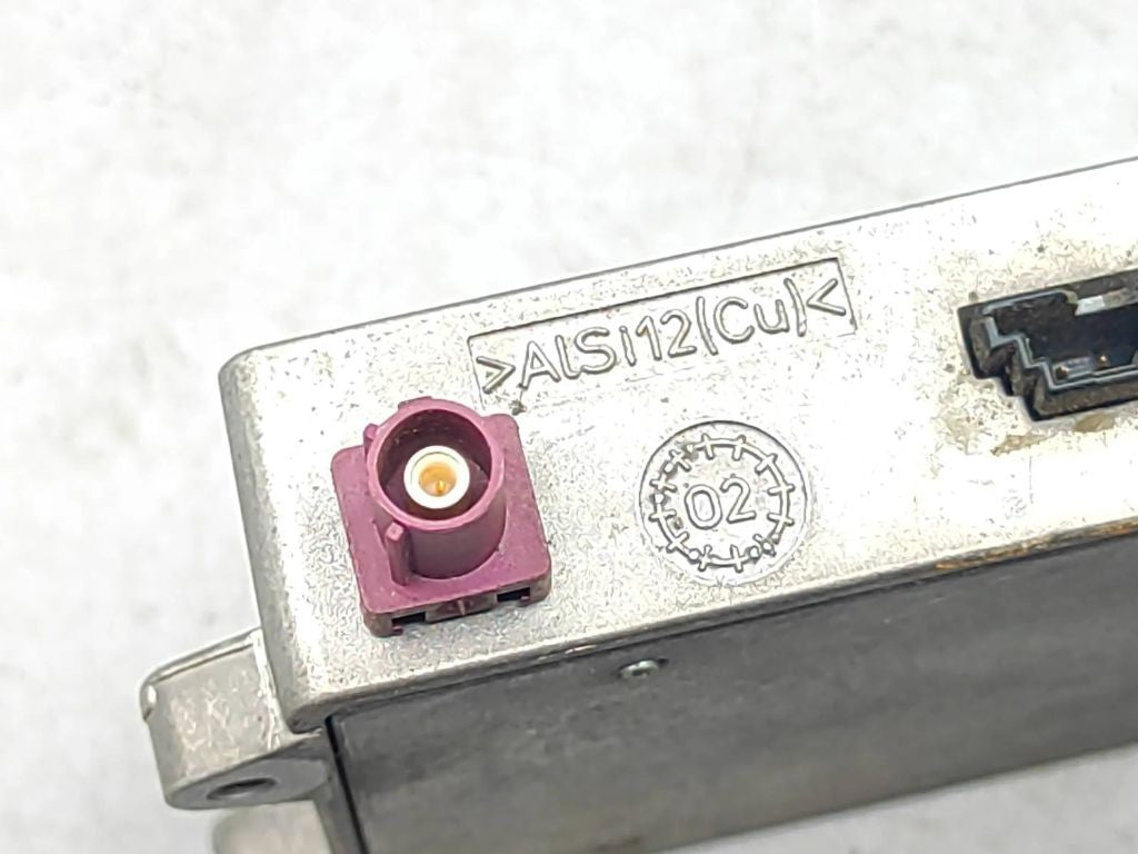 Audi A6 S6 C5 4B 2002 Aerial antenna amplifier 8E0035456A 