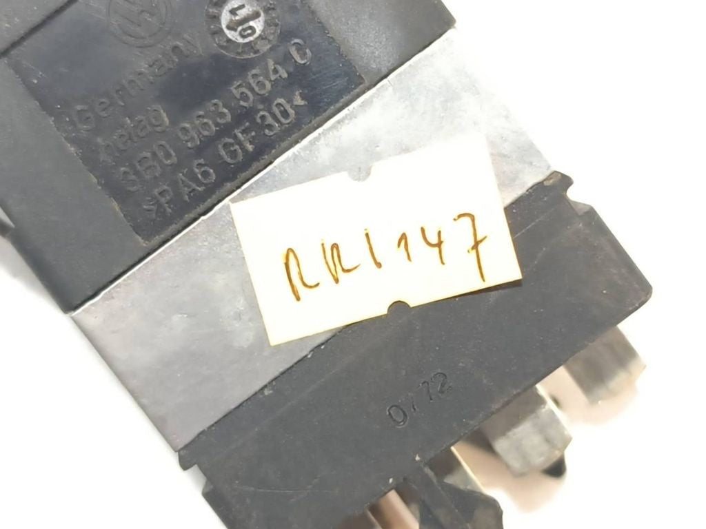 Volkswagen PASSAT B5.5 2005 Seat heat switch 3B0963564C 