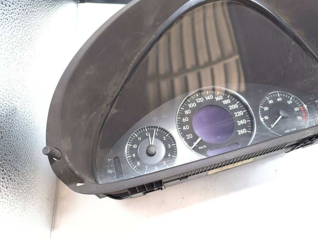 A2095403111 Mercedes-Benz CLK A209 C209 speedometer instrument cluster 