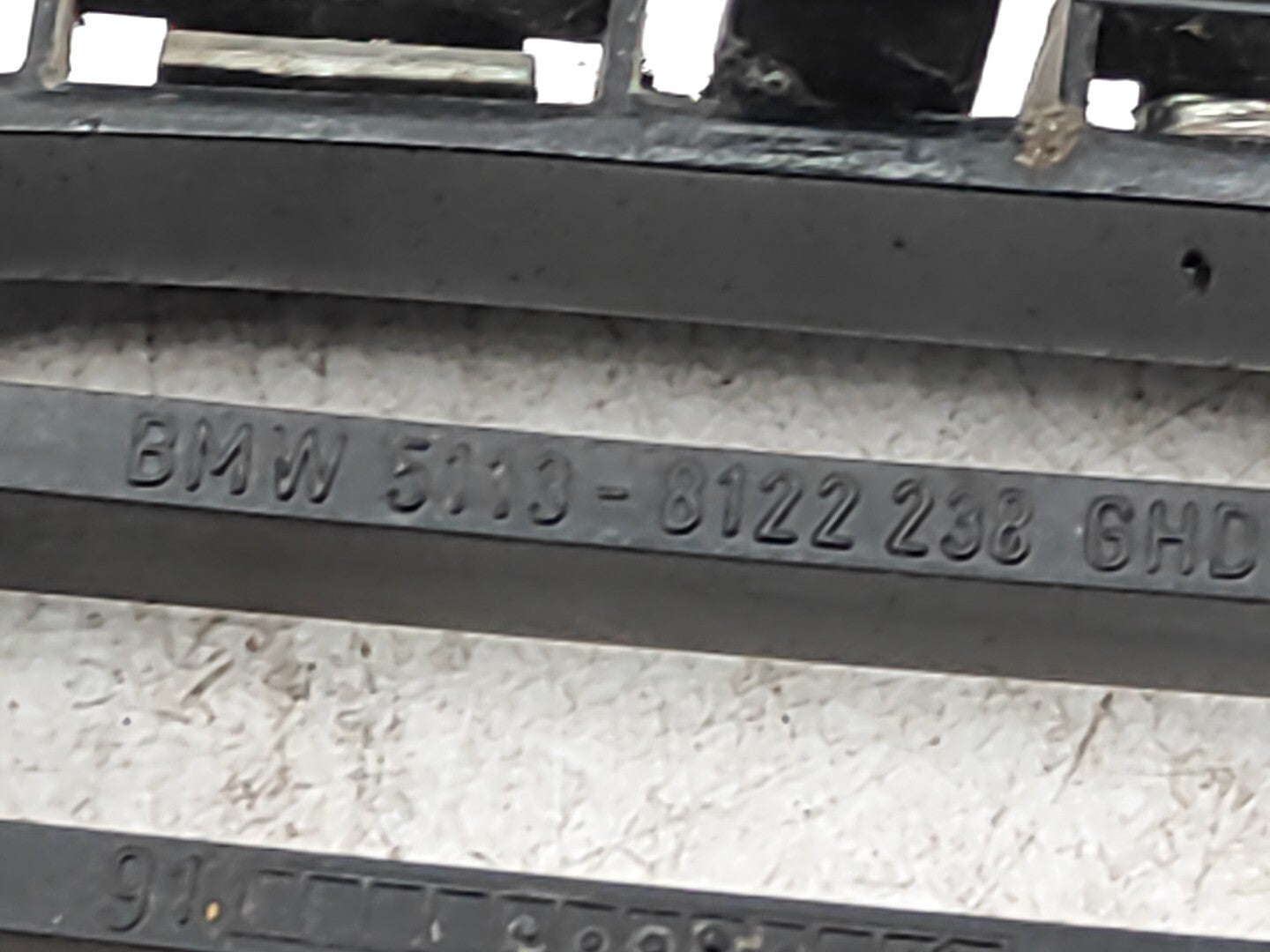 BMW 3 Series E36 Petrol  Front Right Side Bonnet Kidney Grill 8122238