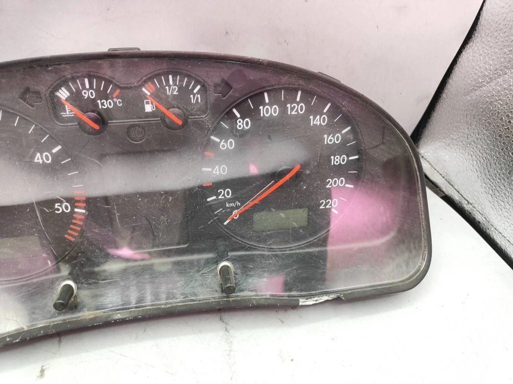 Volkswagen PASSAT B5 1.9TDI 1998 speedometer instrument cluster 3B0919861J 