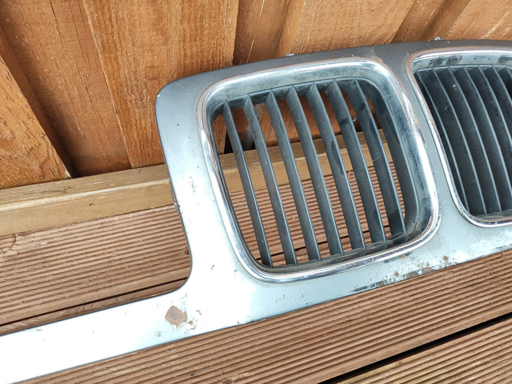 BMW 5 Series E34 1995 Front Bumper Upper Radiator Mesh Grill 1973825 51131973825