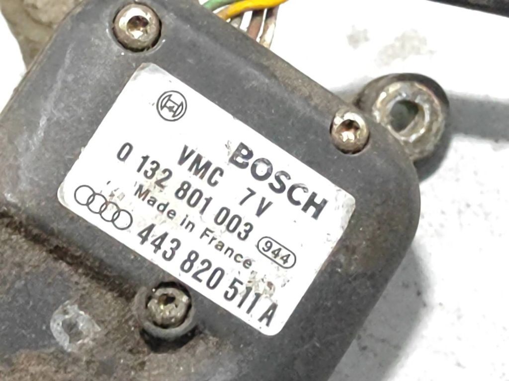 Audi 100 S4 C4 1993 Interior Air heater flap actuator motor 443820511A 
