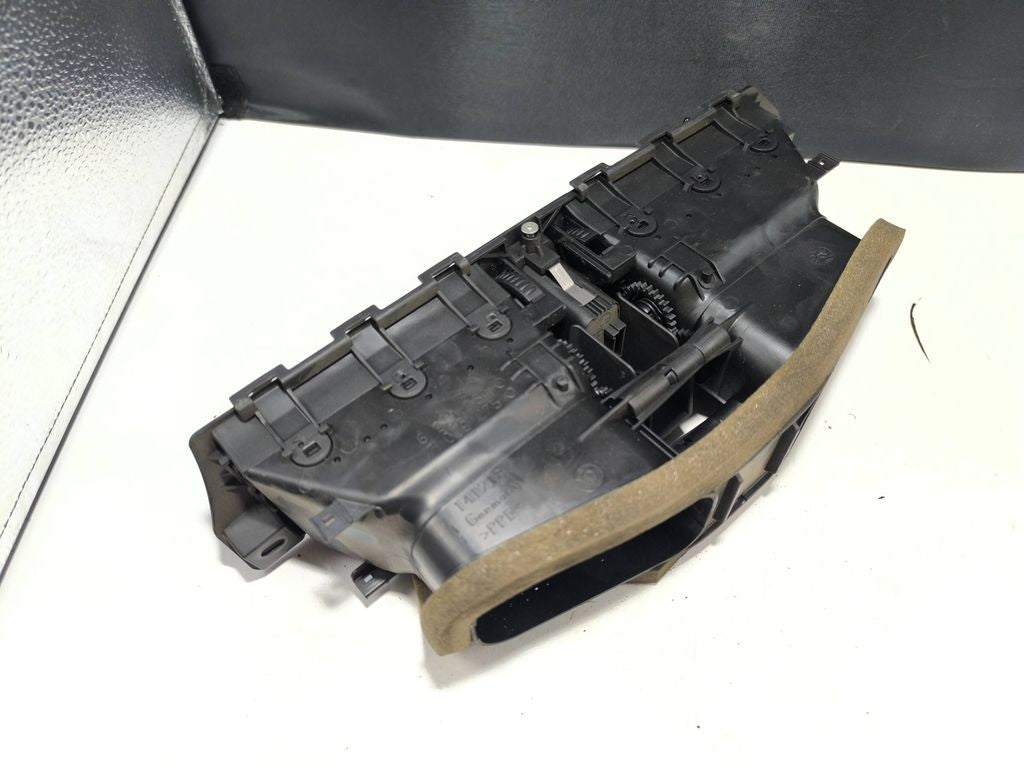 BMW 5 E60 E61 2008 dash center air vent grill 6910734 