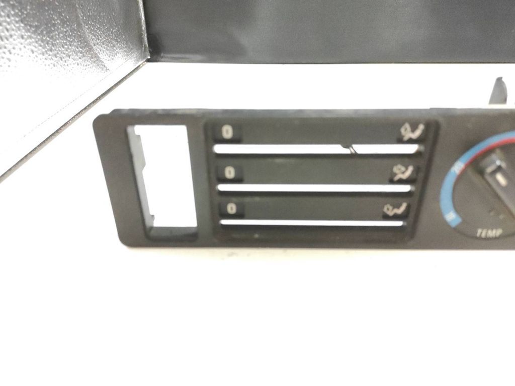 BMW 5 E34 1992 Climate control unit module 13842900 