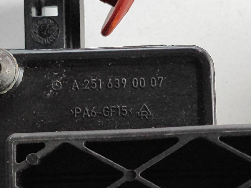 Mercedes-Benz ML W164 2005 Diesel Fuel tank cap lock A2516390007 