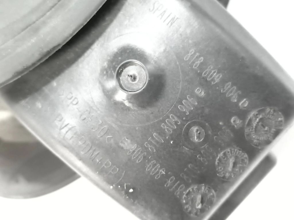 Audi A5 8T 8F 3.0TFSI 245kW 2013 Fuel tank cap cover 8T8809906D 