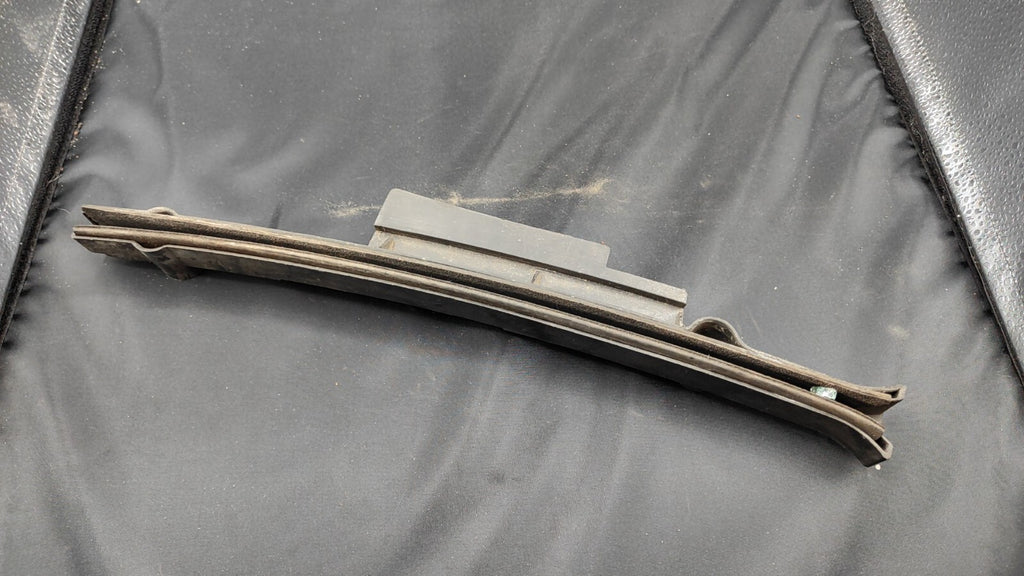 Alfa Romeo 147 1.9JTD 2004 Front Right Door Window Guide 46553910