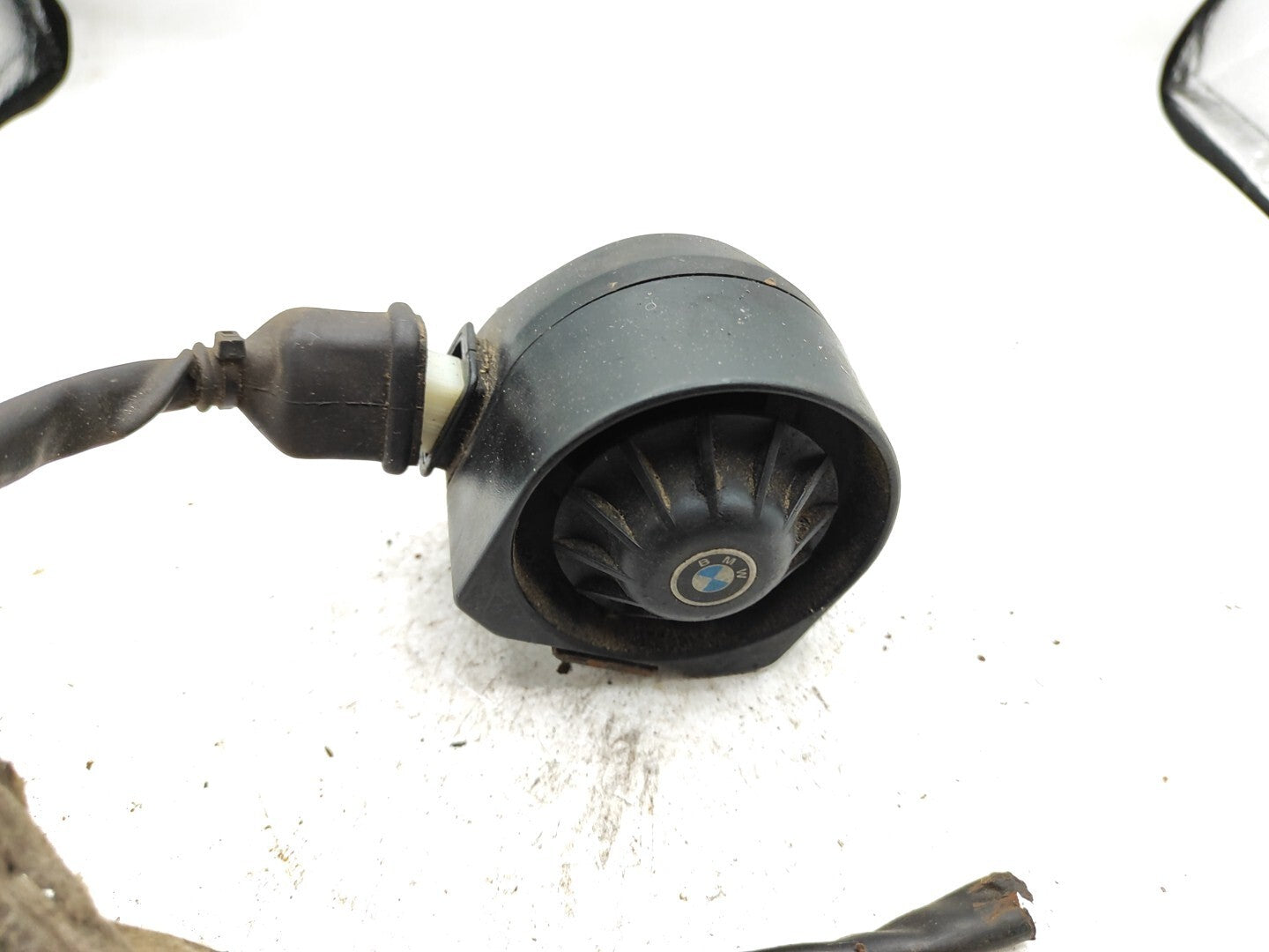 BMW 5 SERIES E39 530D 142kW Estate 2001 Front Alarm Horn Siren 812080224
