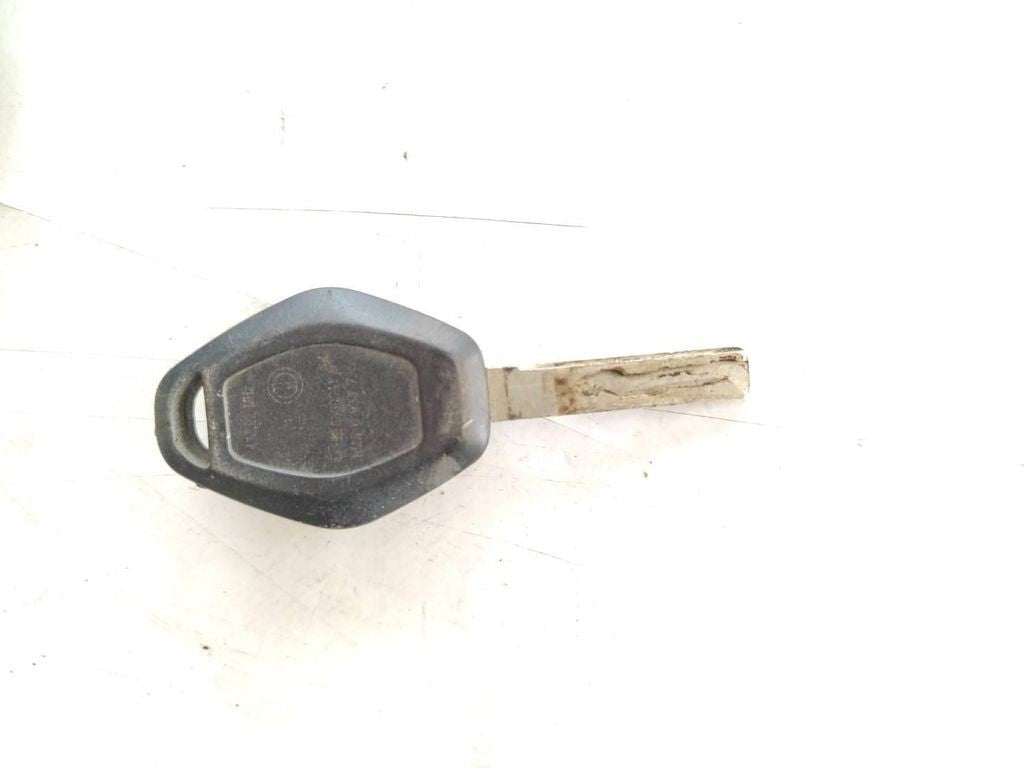 BMW 3 E46 2001 tailgate exterior lock with key