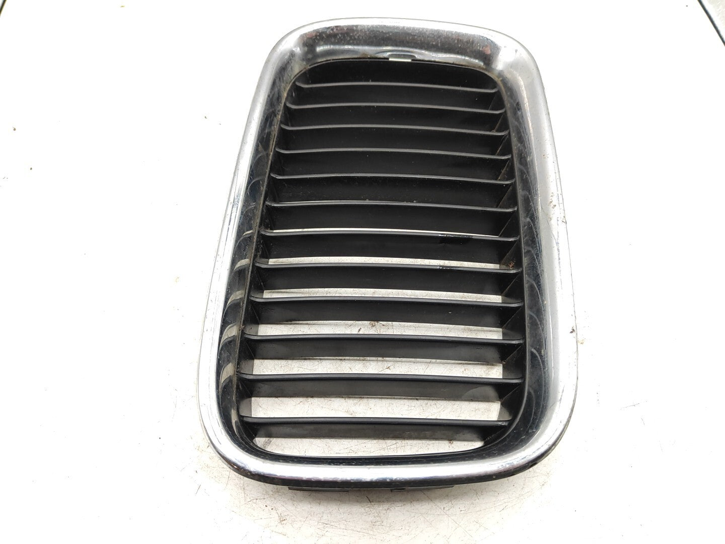 BMW 3 Series E36 Petrol  Front Right Side Bonnet Kidney Grill 8122238