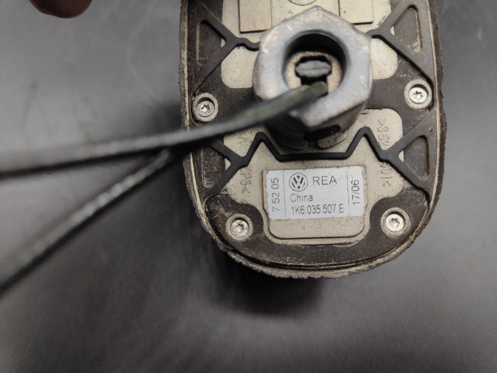 Volkswagen VW Passat B6 2006 Radio Shark Antenna 1K6035507E