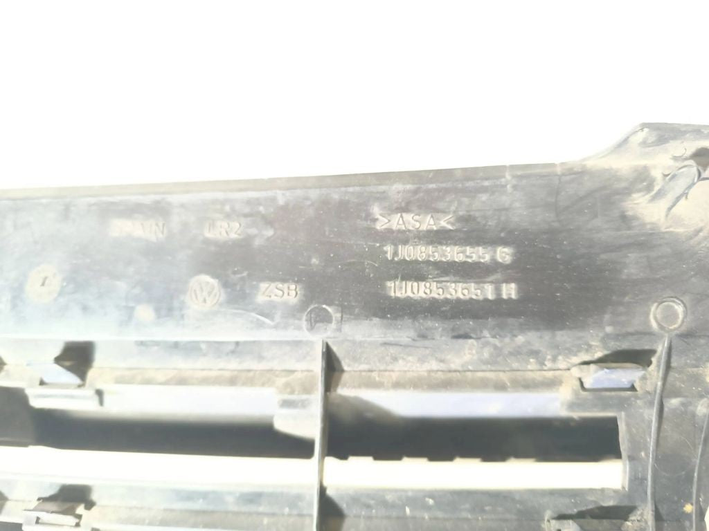 Volkswagen Golf IV 1999 Front grill 1J0853655G 