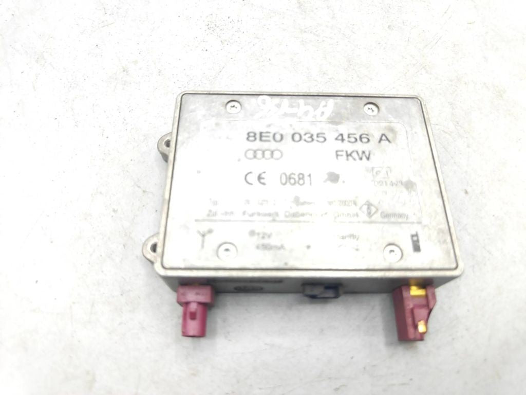 Audi A6 S6 C5 4B 2002 Aerial antenna amplifier 8E0035456A