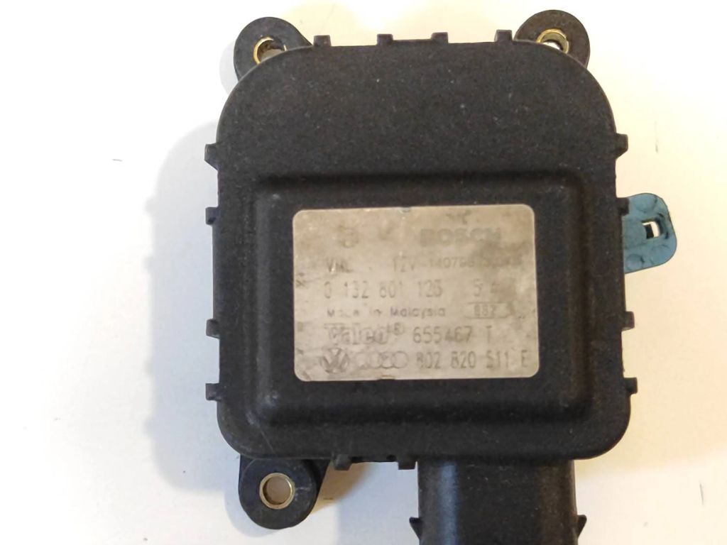 Audi A4 S4 B5 8D 1998 Air heater flap actuator motor 8D2820511E 