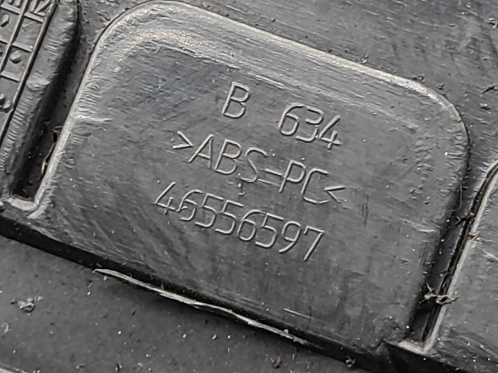 Alfa Romeo 147 2.0TS 110kW 2002 Front Bumper Center Grill 46556597