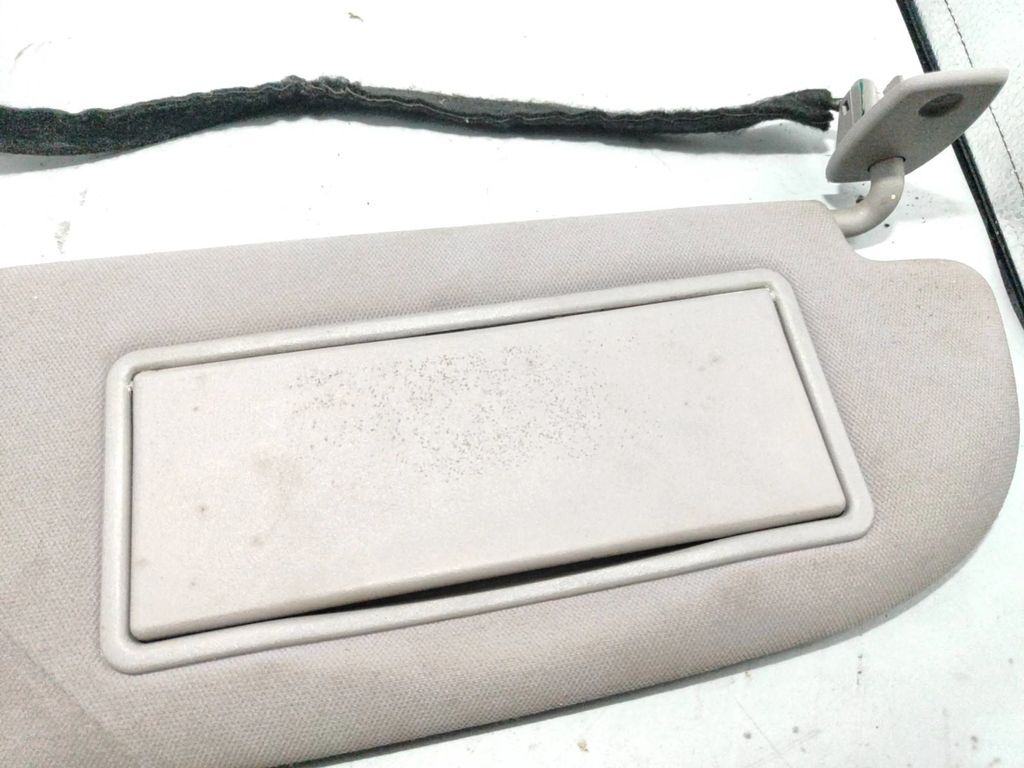 Peugeot 607 2.2i 116kW 2001 LHD Front Right sun visor cover