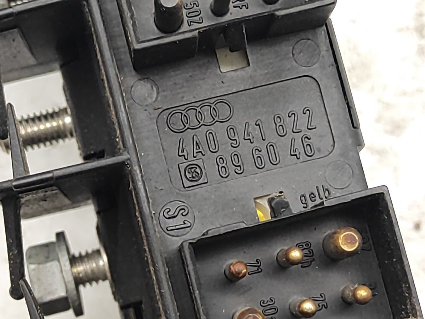 Audi A4 B5 1.6i 74kW Petrol 2001 Fuse Relay Box Unit 4A0941822